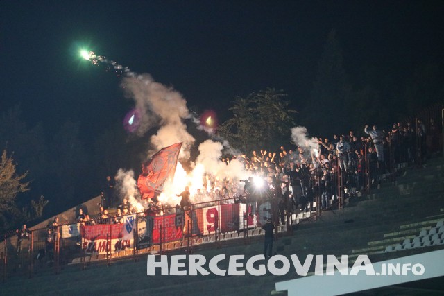 Horde zla, baklje, Mostar, odron