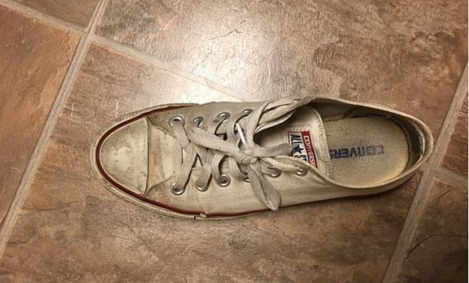 trik, bijele tenisice, pranje