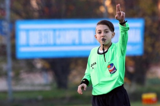 sudac, nogometni sudac