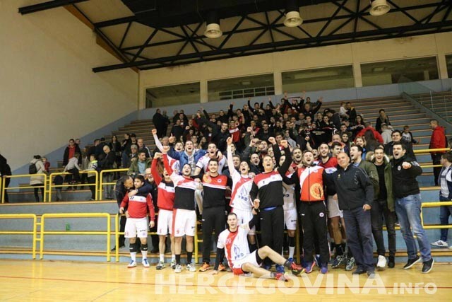 hmrk zrinjski slavi pobjedu