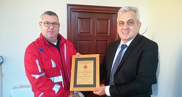 bešlić i crveni križ