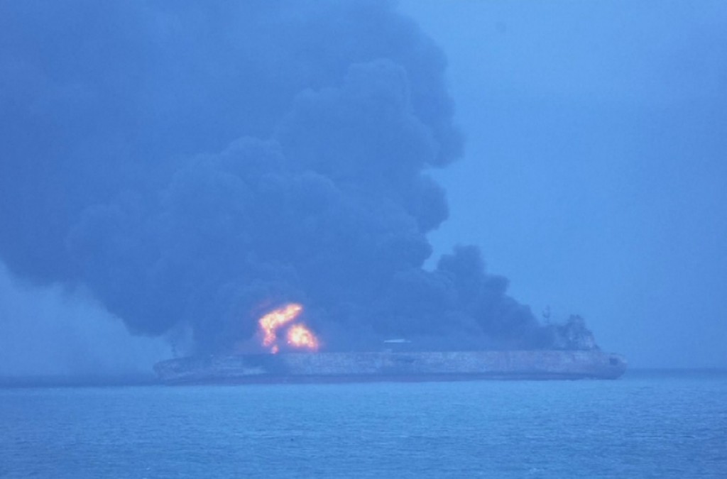 Drama na moru: Eksplodirao tanker sa 136.000 tona nafte, prijeti neviđena ekološka katastrofa