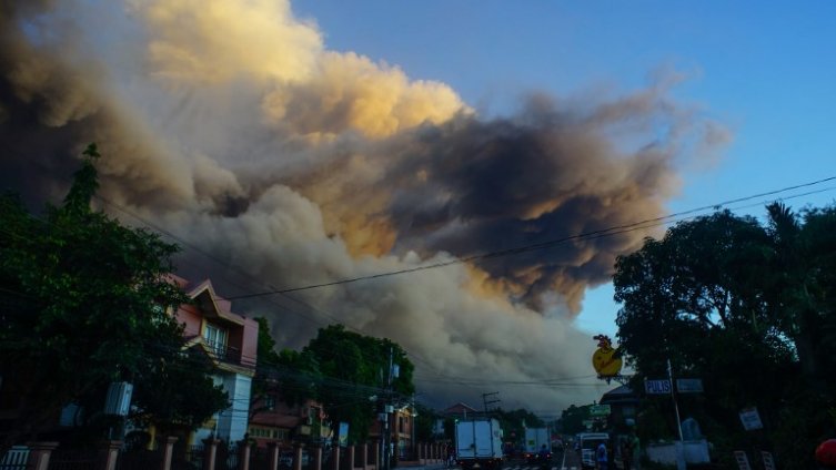 Zbog erupcije vulkana: Na Filipinima evakuirano više od 61.000 osoba