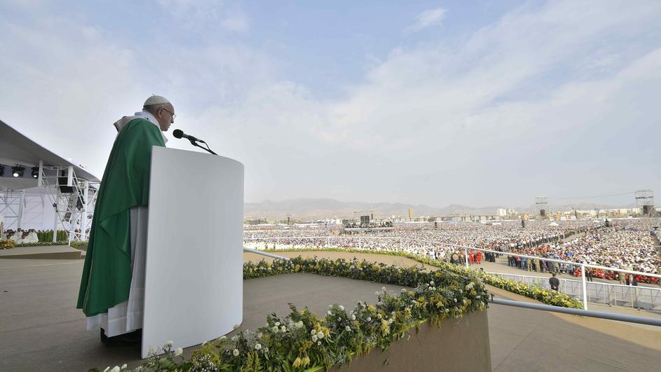 Papa Franjo na misi u Peruu osudio bijedu velikih gradova 