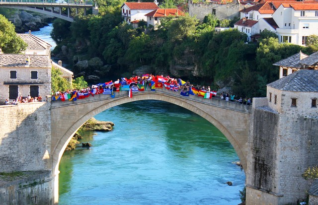 UWC, UWC Mostar, stipendije