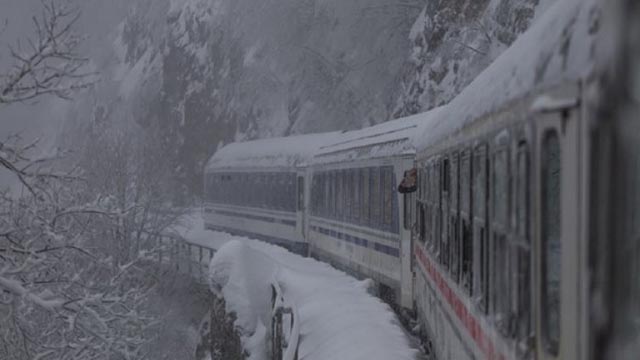 vlak u snijegu