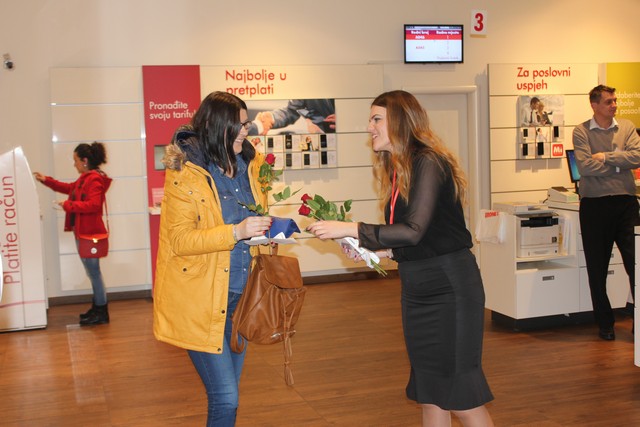 HT Eronet, ruže, Međunarodni dan žena