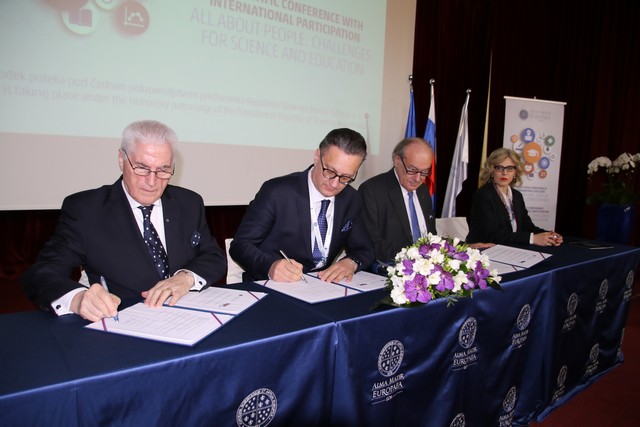 dr. sc. Zoran Tomić , Prof.dr.sc. Sanja Bijakšić 