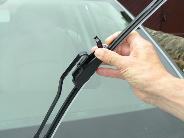 Automobilski brisači, automobil