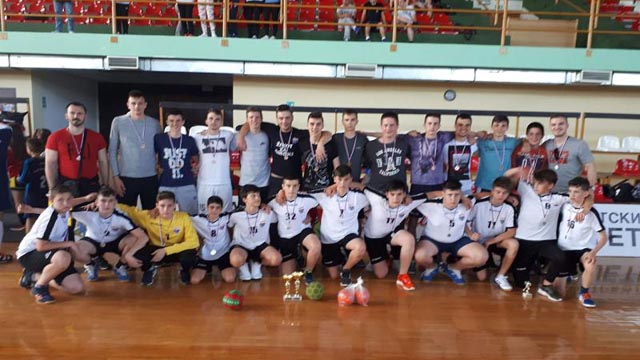 hrk široki mladi igrači