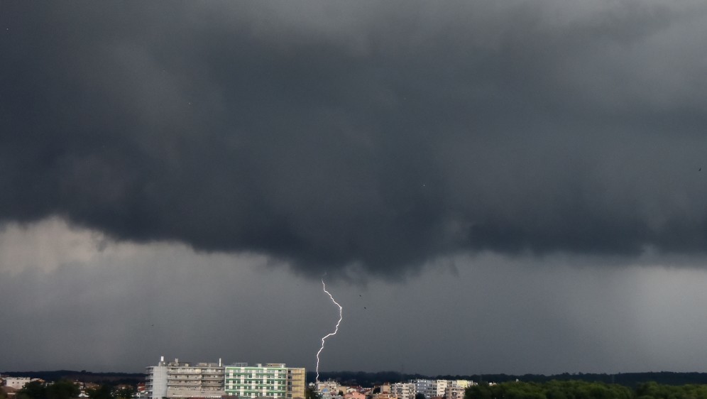 grom, munja, udar, šator, meteo alarm, crveni meteoalarm, nevrijeme