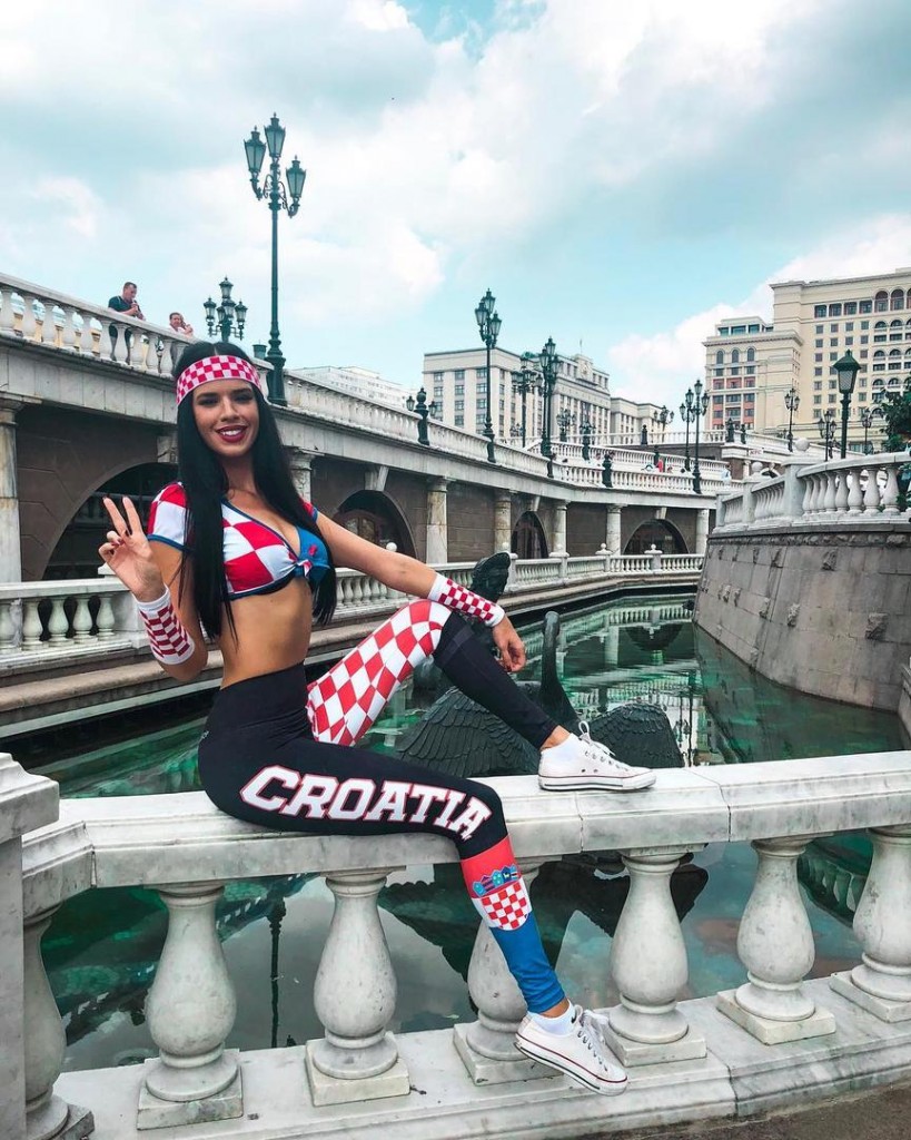 Ivana Knöll, Vatreni, vatreni Hrvatska