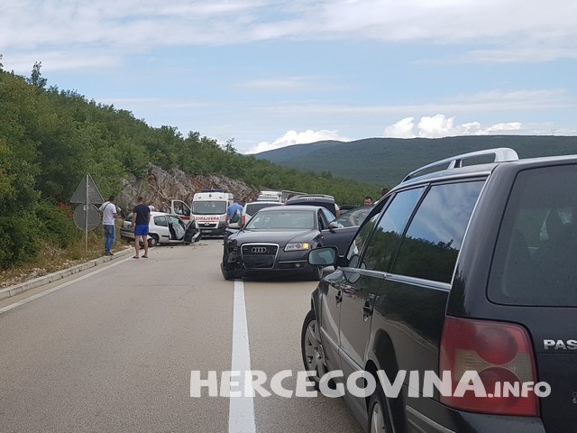 U teškoj prometnoj nesreći ozlijeđene tri osobe