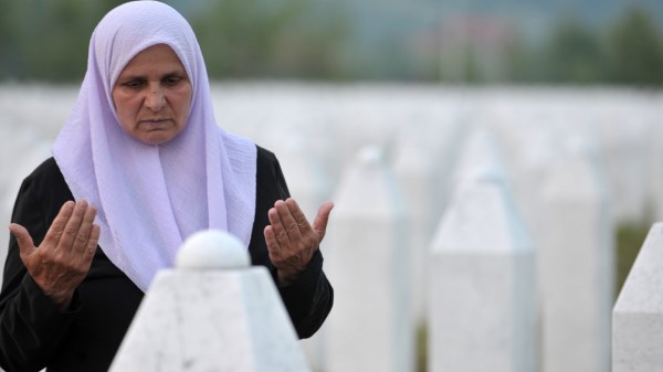Majke Srebrenice, Kolinda Grabar Kitarović, Hatidža Mehmedović i