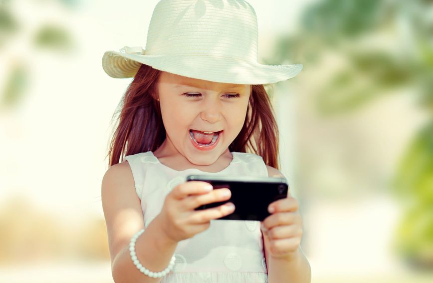 5 rečenica koje djeca moraju zapamtiti prije negoli dobiju prvi mobitel