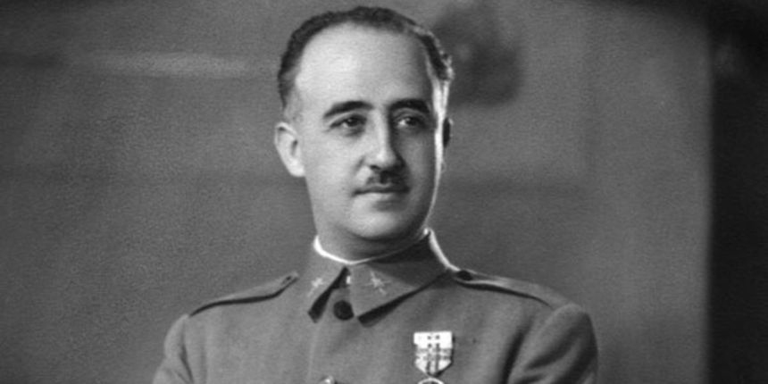 Tisuće ljudi opsjeda diktatorov grob: 'Morao sam to ići vidjeti. To je morbidna znatiželja'