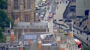 Panika u Londonu: Autom se zabio u vrata britanskog parlamenta, nekoliko ljudi ozlijeđeno