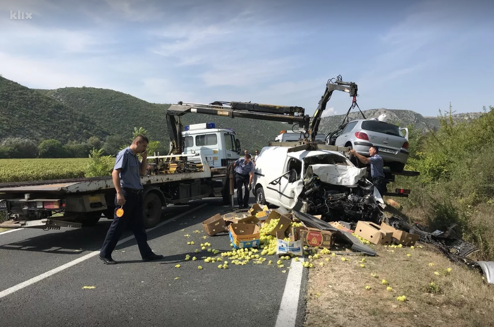 od posljedica prometne nesreće, prometna, poginula u prometnoj nesreći, stravična prometna nesreča