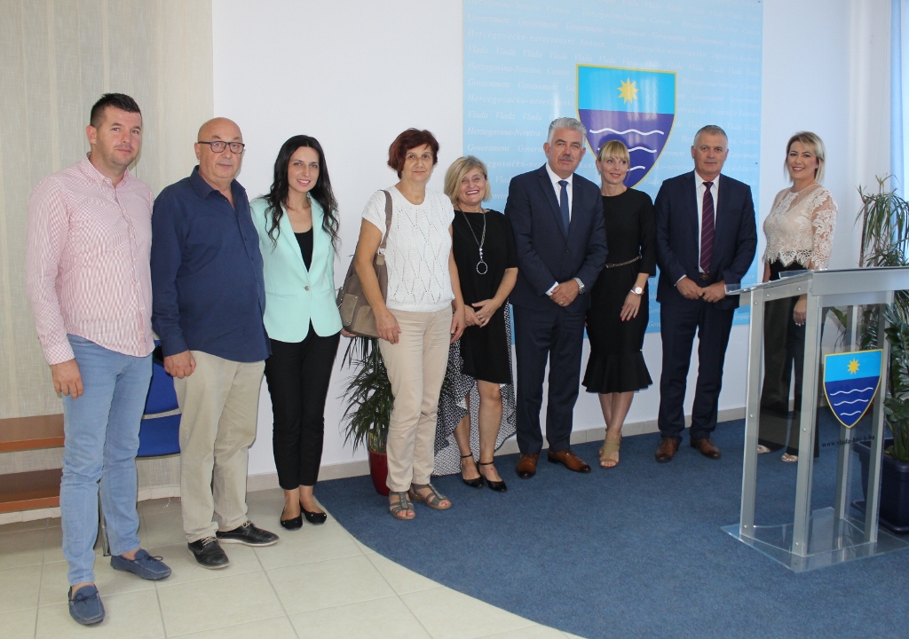 Vlada HNŽ, zgrade, škola