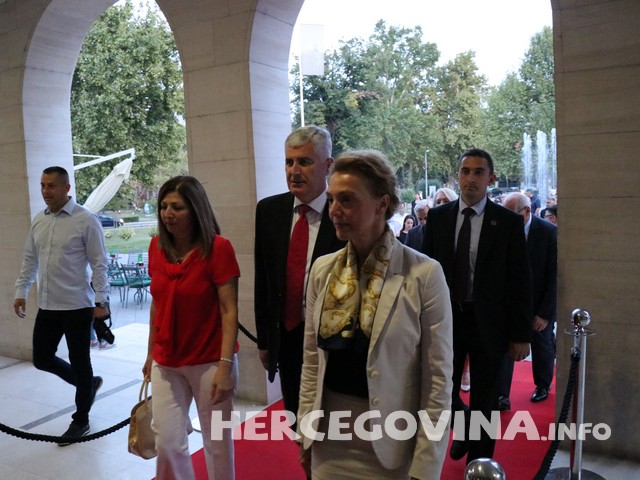 Predstavljena knjiga Dragana Čovića 'Iznad crte - moja vizija europske BiH'