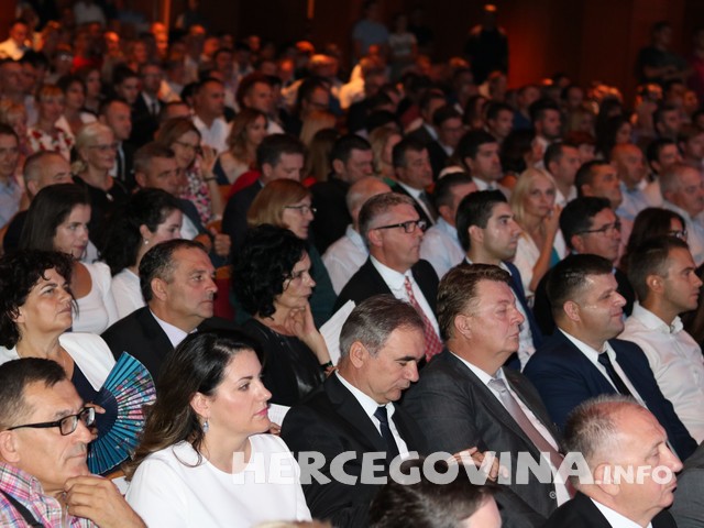 Predstavljena knjiga Dragana Čovića 'Iznad crte - moja vizija europske BiH'