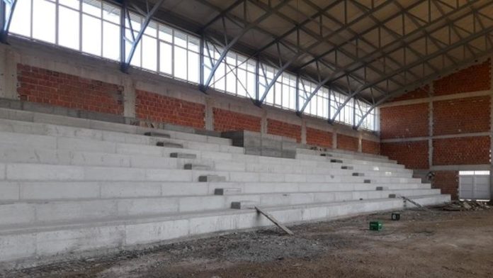 Kupres: Na sportskoj dvorani postavljene tribine i započeli radovi na fasadi