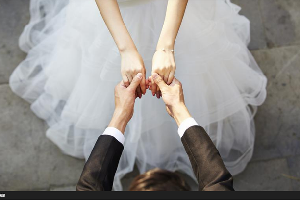 Britanka, udaja, duhovi