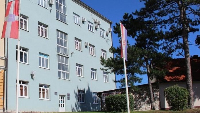 Potvrđena optužnica protiv jedne osobe radi ugrožavanja sigurnosti i neovlaštenog držanja veće količine naoružanja