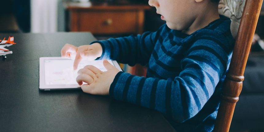  Roditelji, nemojte djeci mlađoj od dvije godine davati pametne telefone i digitalne igračke 