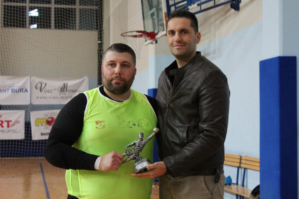 makarana , vila bili, Haris Skuhan