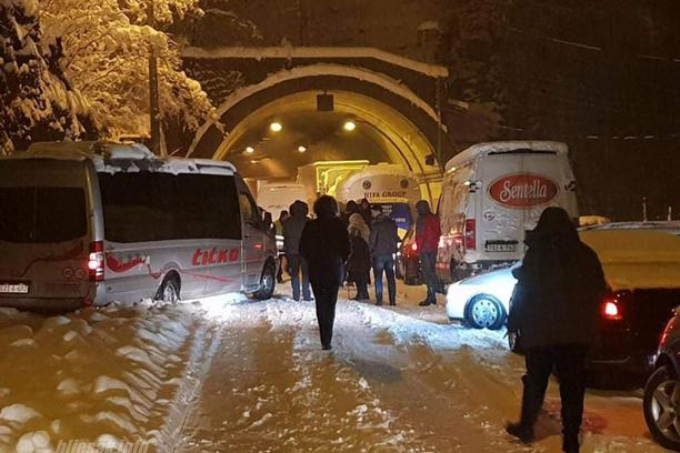 prometni kolaps, kolaps, snijeg, cesta