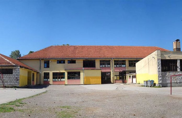 Livno: Zbog problema s grijanjem učenici nastavu prate u jaknama