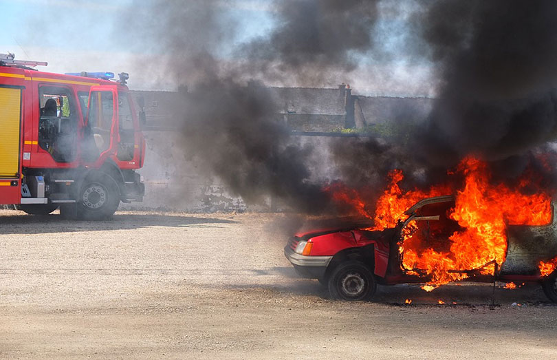 Dva automobila izgorjela pred kućom u Širokom Brijegu