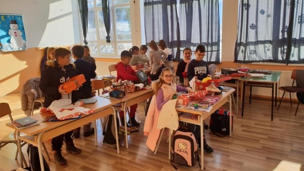 Zajednica Livnjaka u Frankfurtu obradovala djecu u MZ Podhum