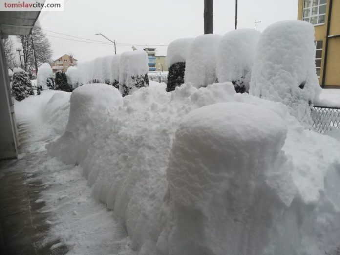 U Tomislavgradu palo 60 cm snijega
