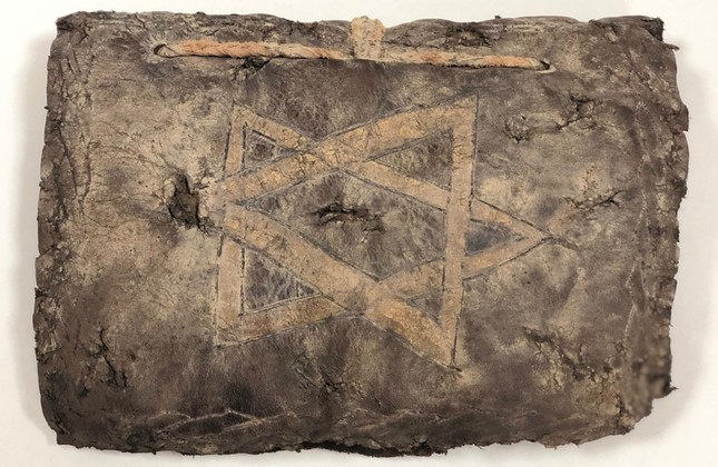 PISANA ZLATOM U Turskoj pronađena Biblija stara 1200 godina
