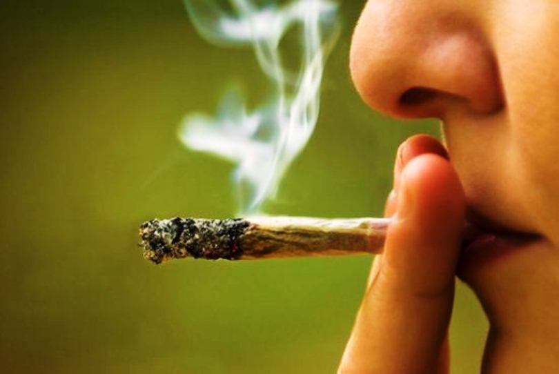 Švicarska provodi eksperiment, 5000 ljudi će legalno pušiti marihuanu