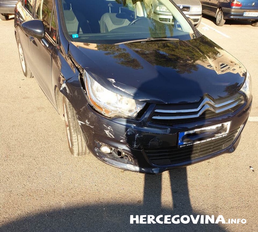 U Mostaru razbijena dva automobila