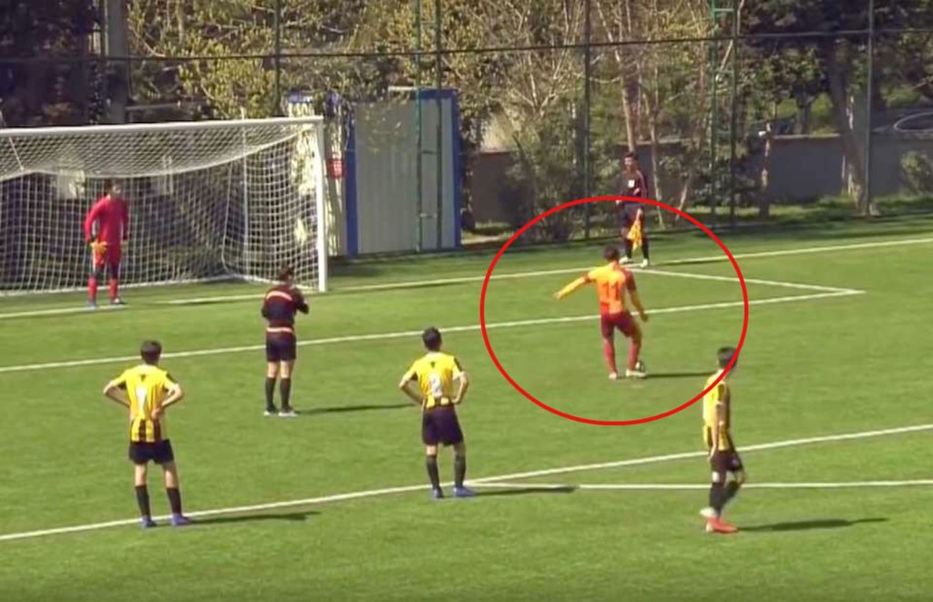 Beknaz Almazbekov, mladi nogometaši