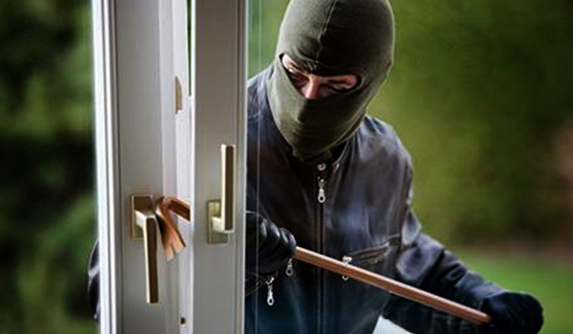 razbojnik,provala,napad nožem