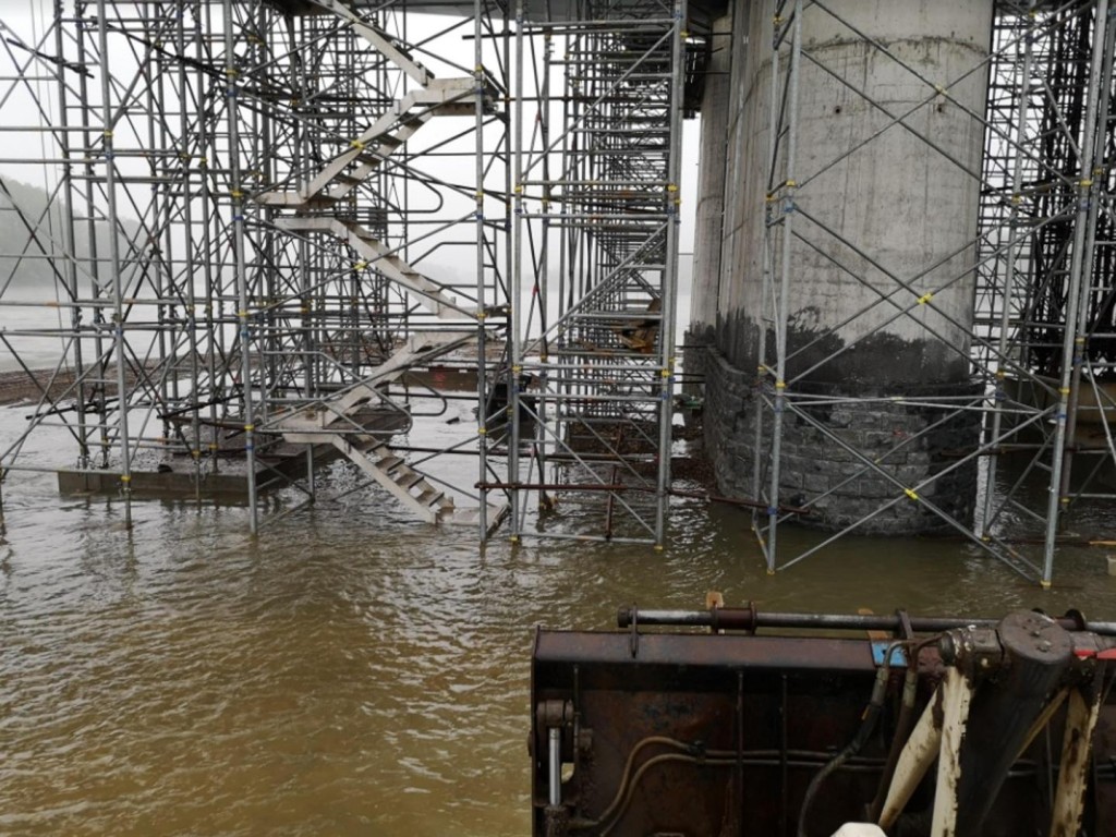 Gradilište u Svilaju poplavljeno: Problemi s kišom, strojevi spašeni u zadnji tren
