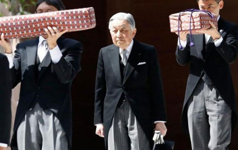 Japanski car Akihito odrekao se prijestolja