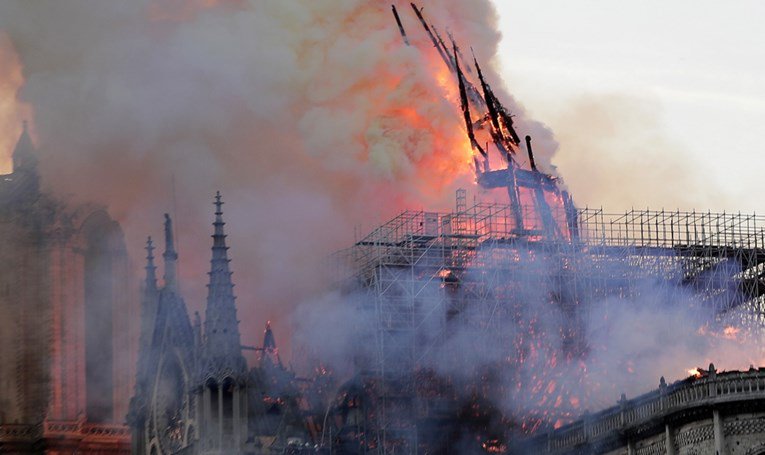 katedrala Notre-Dame, rušenje tornja katedrale, katedrala Notre-Dame, požar
