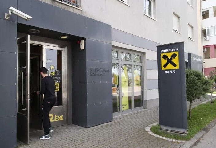 Raiffeisen banka, Metković, krađa navika