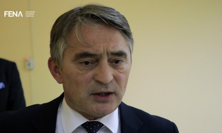 vojislav šešelj, Željko Komšić političar