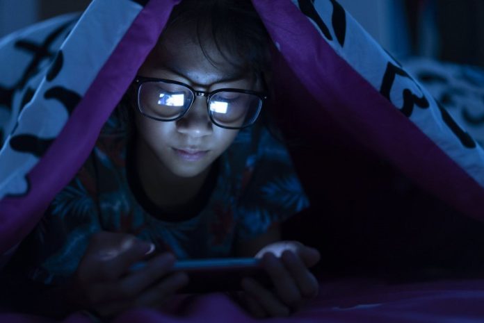 Zabrinjavajuće navike: S telefonima spavamo i zbog njih se budimo tijekom noći