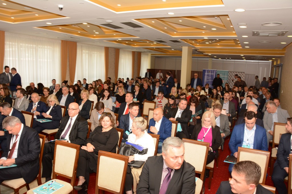 Mediji i gospodarstvo, Mostar