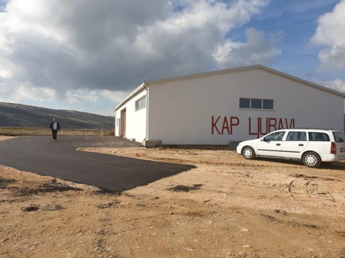 Kap ljubavi organizira akciju prikupljanja odjeće i obuće za potrebite.