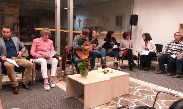 Pjesnička večer 'Nisam mrtav, samo sam zemlju zagrlio' u Širokom Brijegu