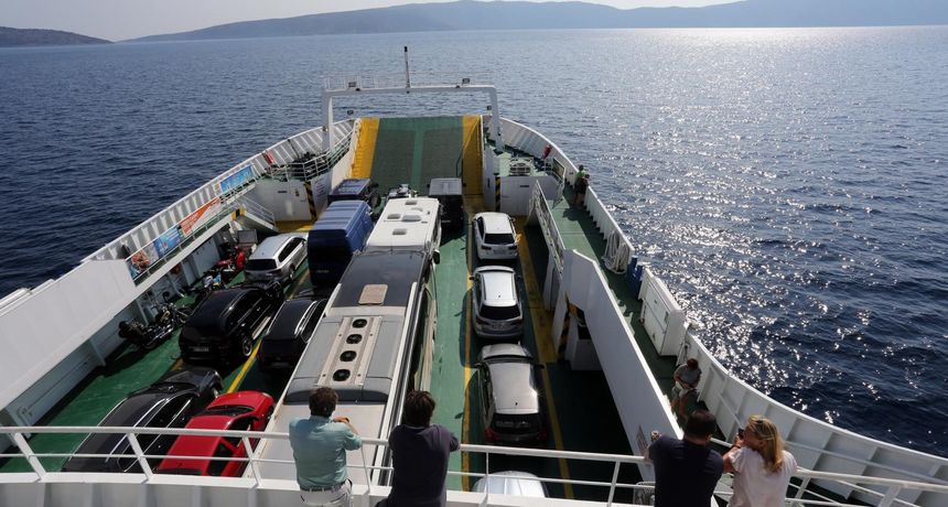 Drama kod Kornata: Trajektu s 342 ljudi otkazao motor, brod pluta na 10 milja od otoka.